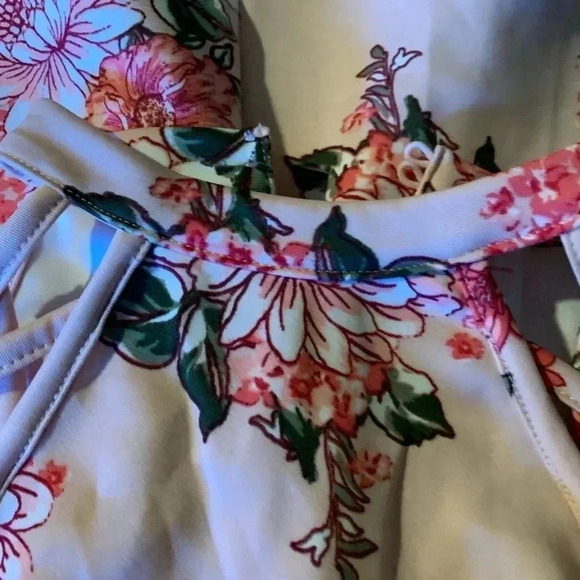 No Boundaries Flower Pattern Ladies Dress Size (7-8) - Picture 8 of 10